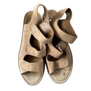 Clarks Collection Reedly Juno Nubuck Triple Strap Wedge Soft Cushion Sandals 9